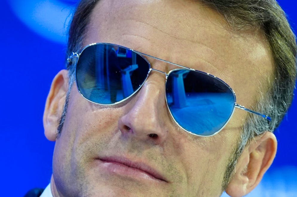 Macrons Sonnenbrille löst Hype um Luxusmodell aus - Gallery. Mit seinem Auftritt mit Sonnenbrille in Davos landete Macron auf vielen Titelseiten (Archivbild).
