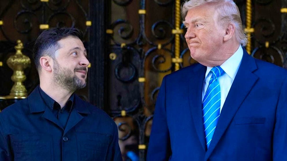 ARCHIVE - US President Donald Trump (r) welcomes Volodymyr Zelensky, President of Ukraine, in Florida in December 2025. Photo: Alex Brandon/AP/dpa