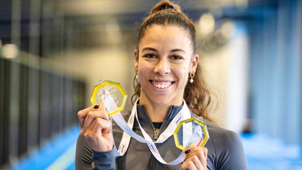 Melanie Hasler from Aargau shows off her two recently won European Championship gold medals.