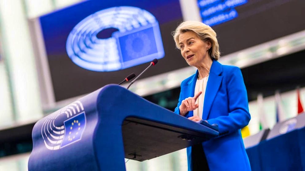 Ursula von der Leyen (CDU), President of the European Commission, speaks in the European Parliament building. Photo: Philipp von Ditfurth/dpa