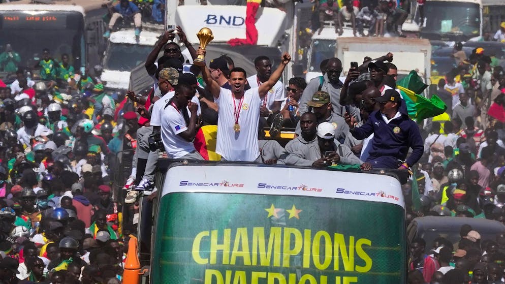 Verkehr in Dakar lahmgelegt. Hunderttausende Menschen feiern Senegals Afrika-Cup-Sieg