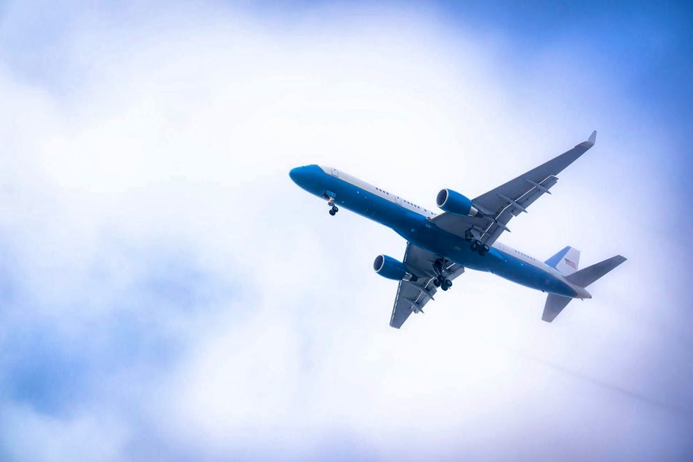 Donald Trump arriva a Zurigo. Ha volato con un Boeing C-32A invece che il classico Boeing 747, a causa di problemi tecnici.