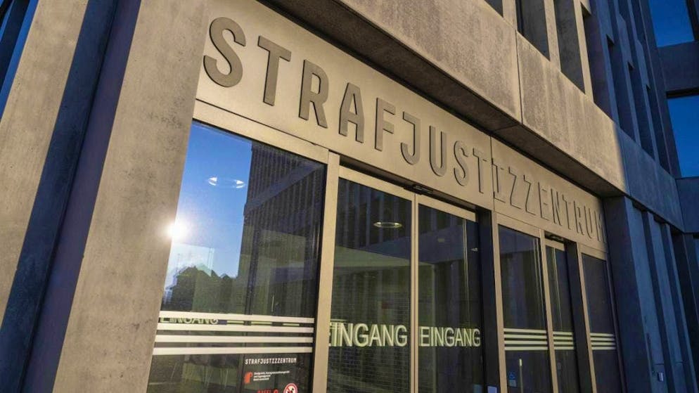 From Wednesday, three men will stand trial in the Basel criminal court for qualified offenses against the Narcotics Act. (archive picture)