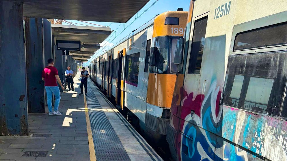 One dead and injured in new train crash in Spain - Gallery. Local trains in Catalonia are full, especially during rush hour. (archive picture)