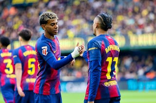 epa12607428 FC Barcelona's Raphinha (R) celebrates with teammates Lamine Yamal (L) after scoring the 0-1 goal during the Spanish LaLiga soccer match between Villarreal CF and FC Barcelona, in Villarreal, Spain, 21 December 2025.  EPA/Ana Escobar