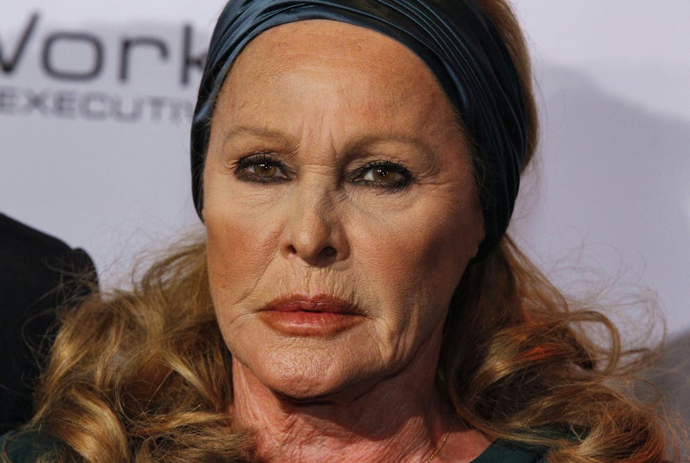 L'actrice suisse Ursula Andress, 89 ans, a porté plainte après avoir vu une grande partie de sa fortune de 18 millions de francs engloutie dans des transactions douteuses ordonnées à son insu par un financier décédé l'an dernier.
