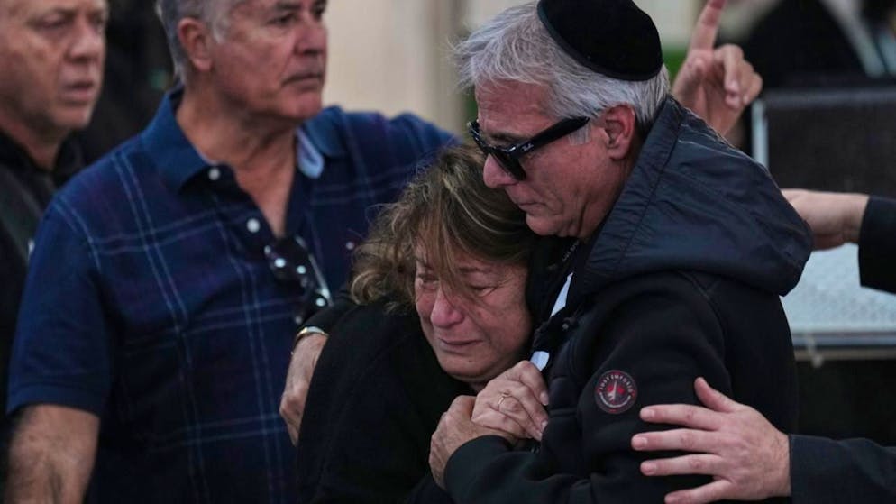 Il dolore dei parenti delle vittime della strage.