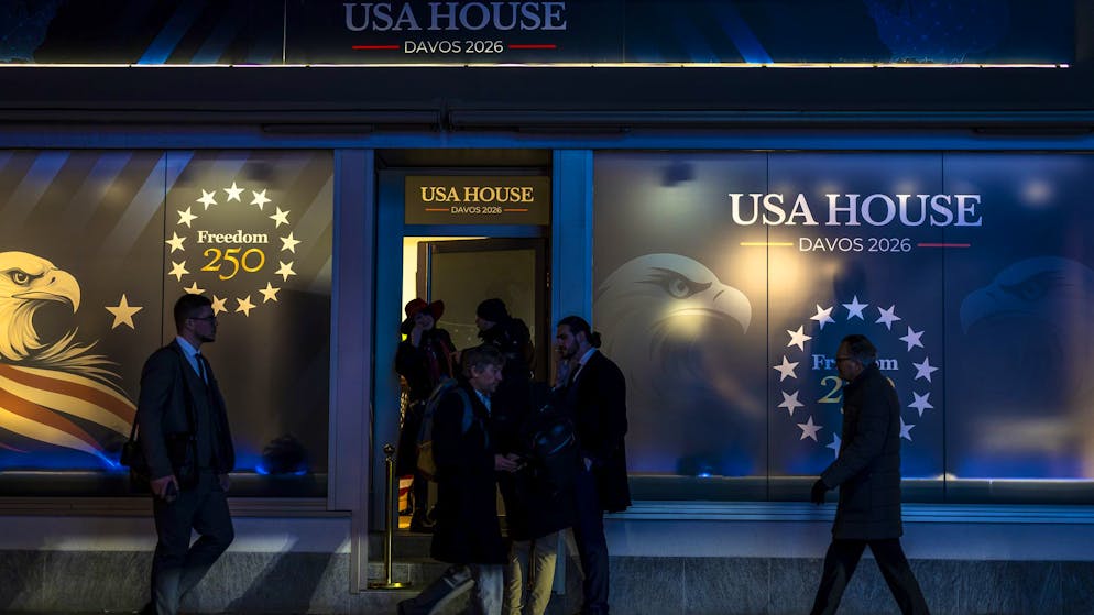 Voitures, hôtels de luxe.... À Davos, Trump et son équipe font chauffer la carte de crédit