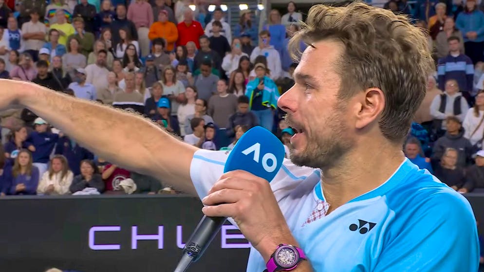 Il pubblico festeggia Stanimal. Wawrinka scherza dopo la vittoria in 5 set: «Ti porto una birra, te la meriti»