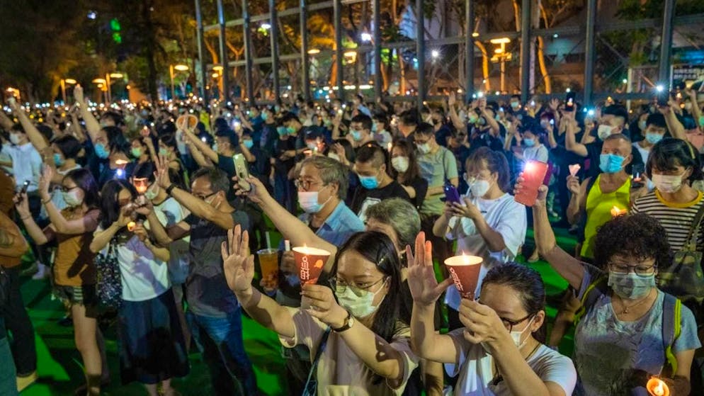 ARCHIVE - Protesters gather in Victoria Park for a vigil in memory of the victims of the Tiananmen massacre. People hold up five fingers to signify 5 demands of the pro-democracy movement and a candle with "Truth" written on it. Photo: Geovien So/SOPA Images via ZUMA Wire/dpa