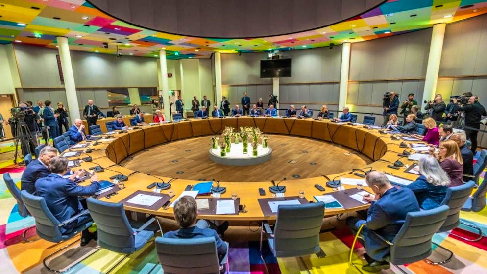 The heads of state and government meet for the special EU summit in Brussels. Photo: Michael Kappeler/dpa
