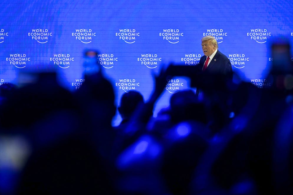 Trump liefret in Davos einen Rundumschlag, der zwar voller Unwahrheiten und Beleidigungen ist, aber trotzdem weltweit beachtet wird wie kaum eine Rede der letzten Zeit. 