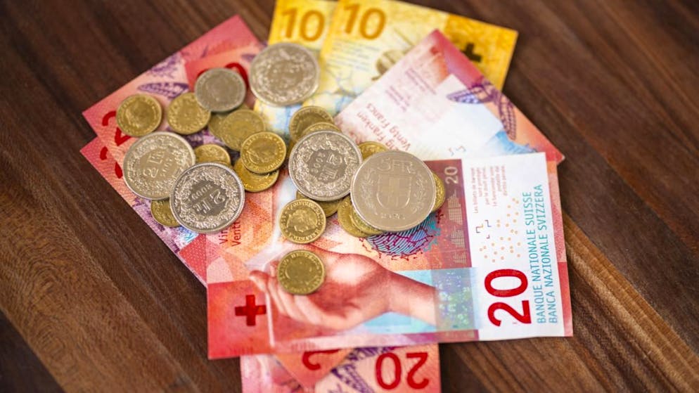 Auf Schweizer Sparkonten gibt es immer weniger Zinsen. Eine Reihe von Banken bezahlt gar keinen Zins auf Sparkonti mehr.(Symbolbild)