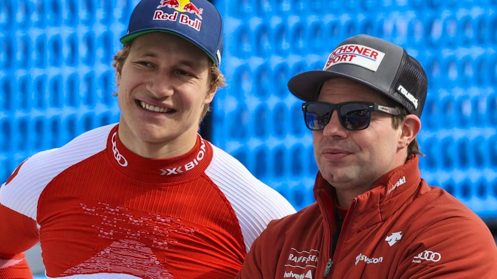 Marco Odermatt and Beat Feuz (r.).
