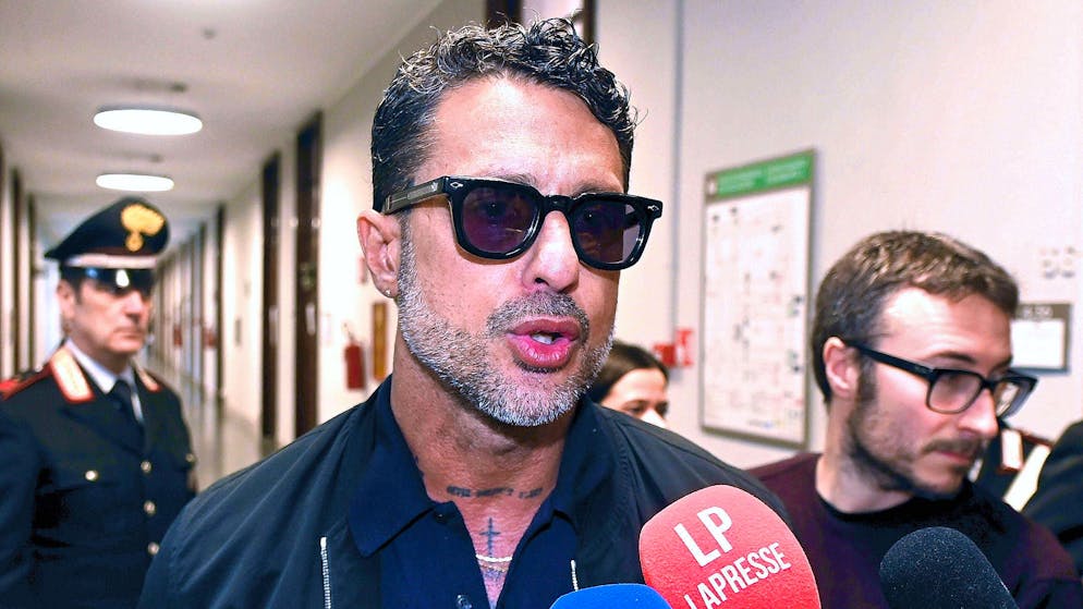 Dal web ai tribunali. Fabrizio Corona contro Mediaset, è battaglia legale: «Per fermarmi mi dovete sparare»