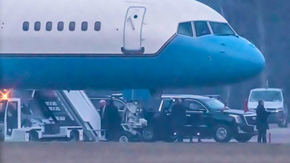 Le président américain est remonté à bord d'Air Force One peu après 17h20 à l'aéroport de Zurich. Son avion doit le ramener aux Etats-Unis.