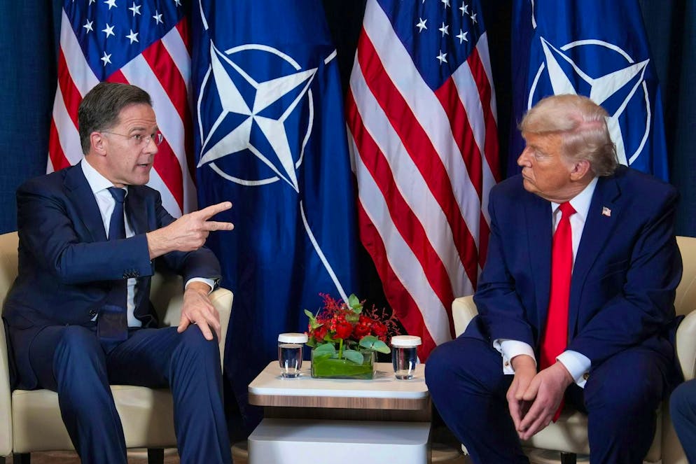 Il Presidente Donald Trump, a destra, incontra il Segretario Generale della NATO Mark Rutte.