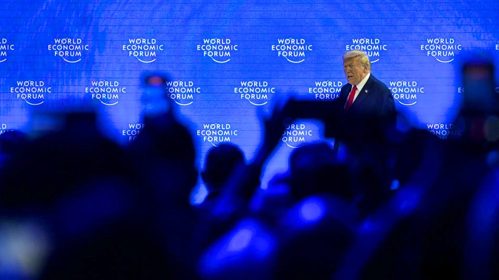 «Showman fuori posto». Ecco le reazioni del pubblico in sala al discorso di Trump al WEF tra incredulità e nervosismo