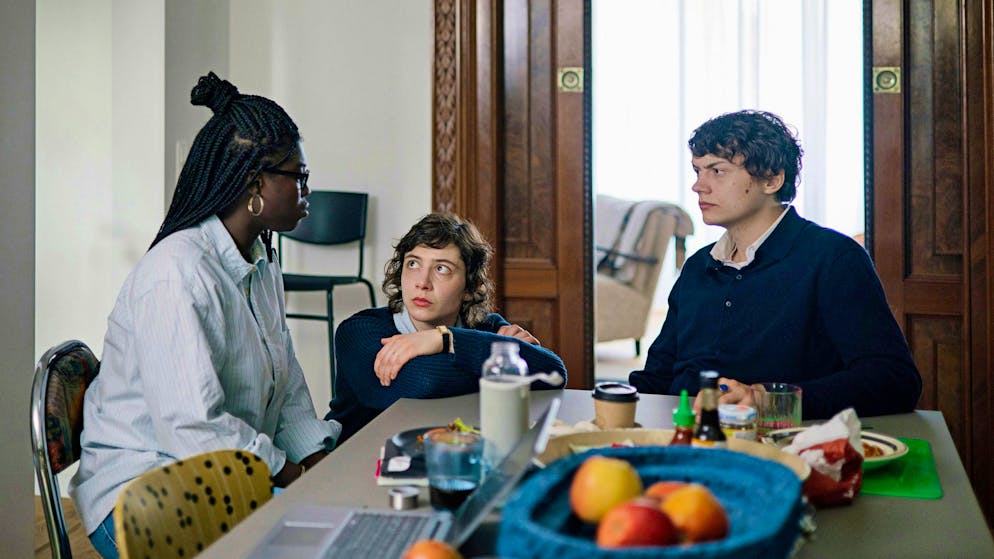 How many Swiss people drop out of university?. The victim's former flatmates, Laslo Wolf (Joyce Sanhá, left), Karima Al-Sharquawi (Shirin Eissa) and Hannes Butenbeker (Michael Schweisser), discuss the case.