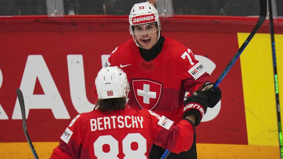 Les Dragons Christoph Bertschy et Sandro Schmid ont été appelés par le sélectionneur Patrick Fischer en vue du tournoi olympique de Milan.