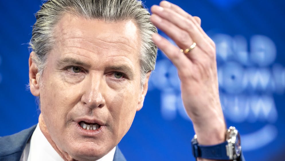 «Il a détruit plus de 80 ans d'alliances». À Davos, le gouverneur de Californie torpille Trump