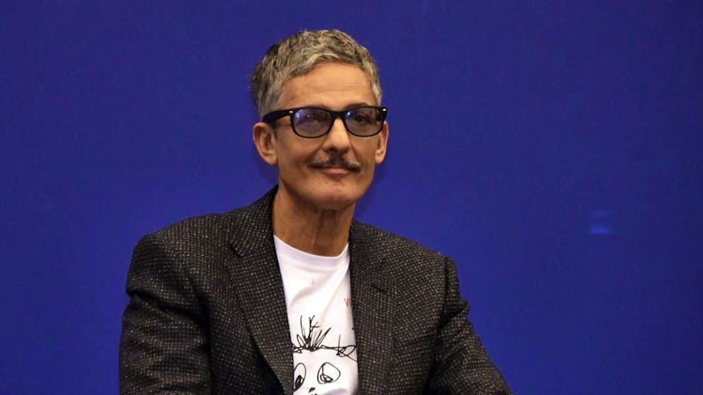 Un momento inatteso. Fiorello abbraccia Stefano De Martino: «Ho perso mio padre alla tua età»