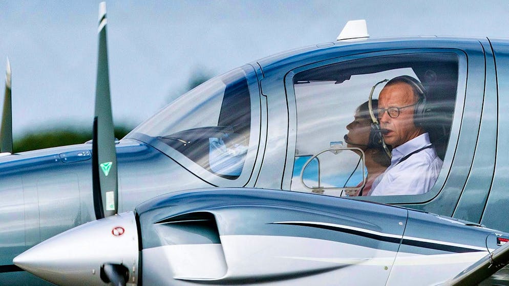 German Chancellor Friedrich Merz and his wife Charlotte in their private plane: activists wanted to take it out of service.