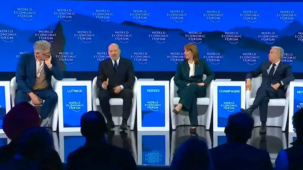 Fischi da Al Gore?. La cena esclusiva del WEF con il segretario al Commercio degli Stati Uniti sfugge al controllo