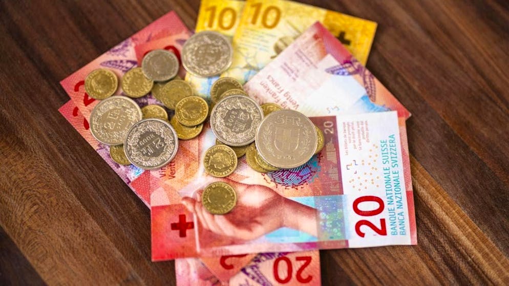 There is less and less interest on Swiss savings accounts. A number of banks no longer pay any interest on savings accounts.(symbolic image)