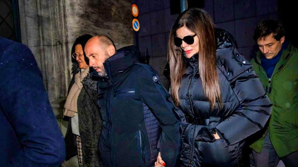 Free on bail: Jacques and Jessica Moretti with their lawyers in Sion. (archive picture)