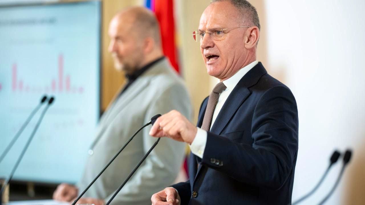 Politics. Austria wants to deport more people to Syria and Afghanistan