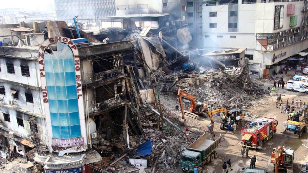 Quel che resta del centro commerciale teatro della strage.