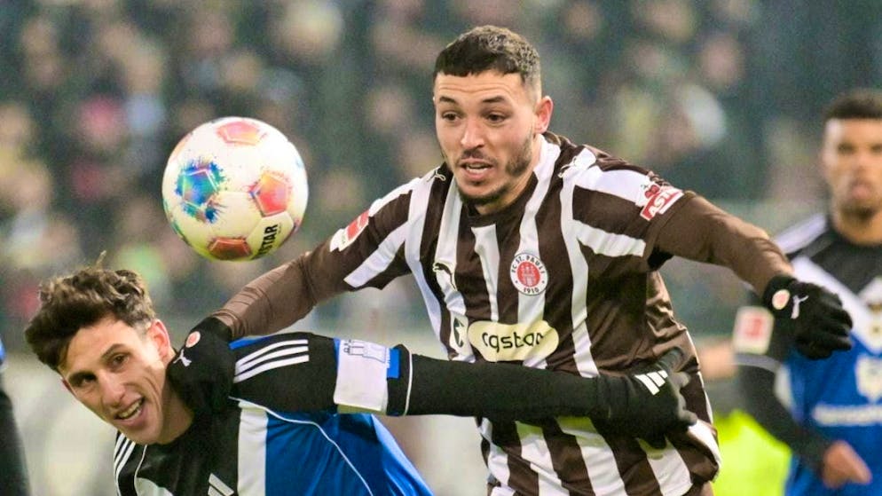 Lots of fighting and little class in the city derby between St. Pauli and Hamburg.