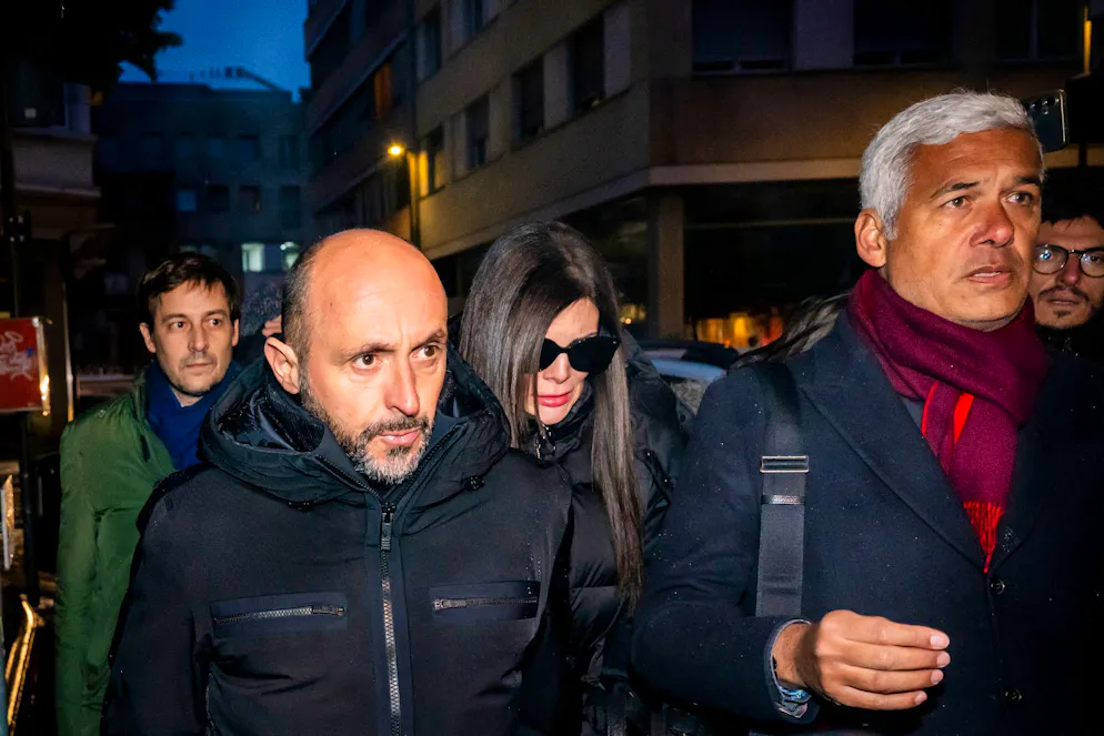 Jacques und Jessica Moretti schreiben einen Brief an ihre Mitarbeitenden. 