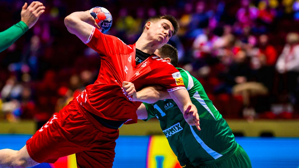 Manuel Zehnder breaks through the Hungarian wall.