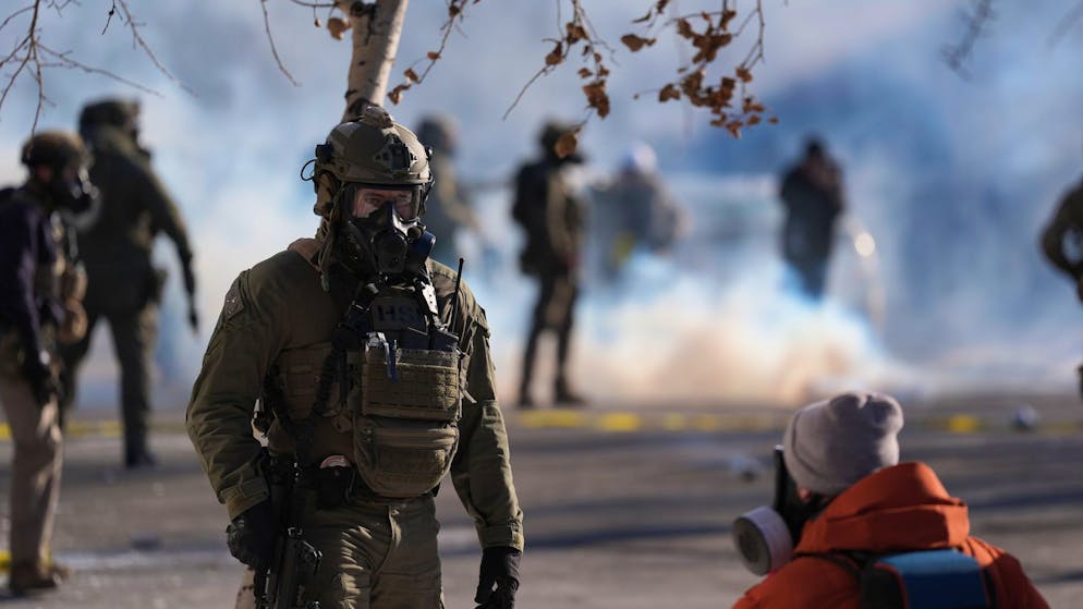 Bianco 37enne. Agente federale uccide uomo con un colpo a bruciapelo, sale la rabbia a Minneapolis. Ecco cosa si sa finora