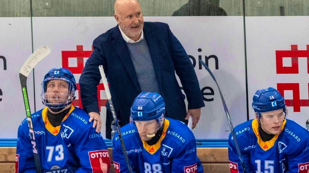 Coach Benoît Groulx has a good laugh - the Central Swiss team won its first two games with EV Zug