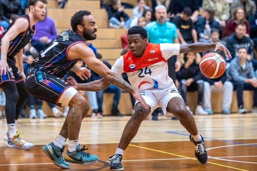 Basket. Spinelli stesa dall'Olympic