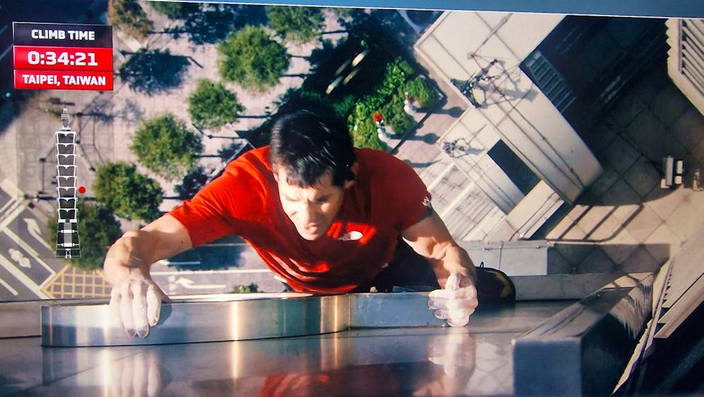Atemberaubend und potentiell tödlich: Alex Honnold am Taipei 101:  508 Meter Höhe, kein Seil – und Millionen schauen live zu.