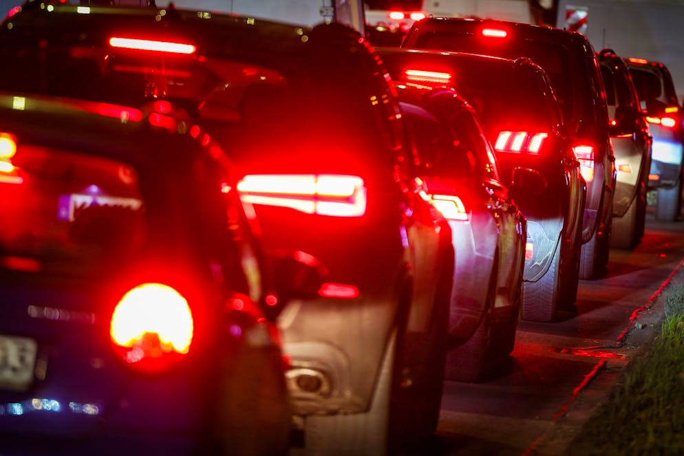 L'OFROU recommande aux voyageurs de rester sur l'autoroute même en cas d'embouteillages, «ne serait-ce que par respect pour la population locale» (archives).