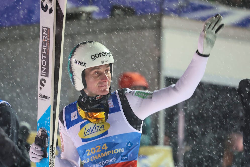 Or japonais à Oberstdorf, frayeur pour le champion Prevc.