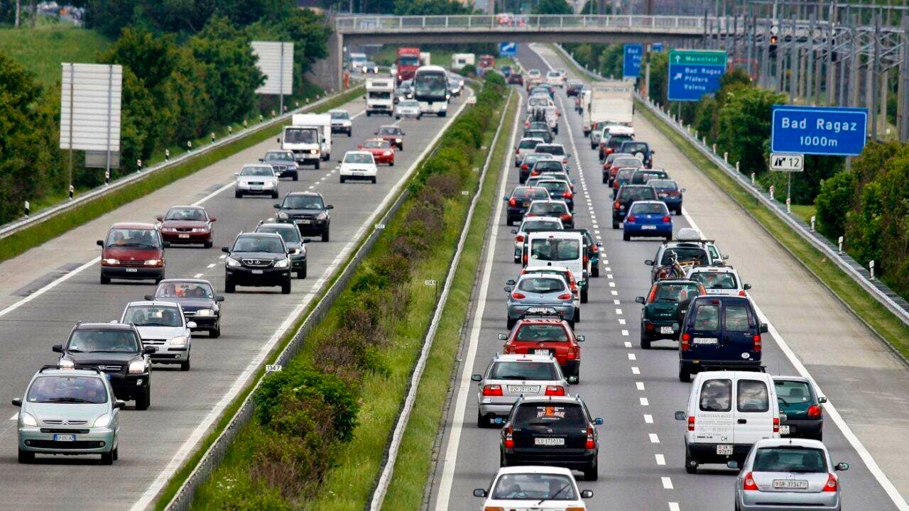 Road traffic. Federal Roads Office expects more traffic due to ski vacations