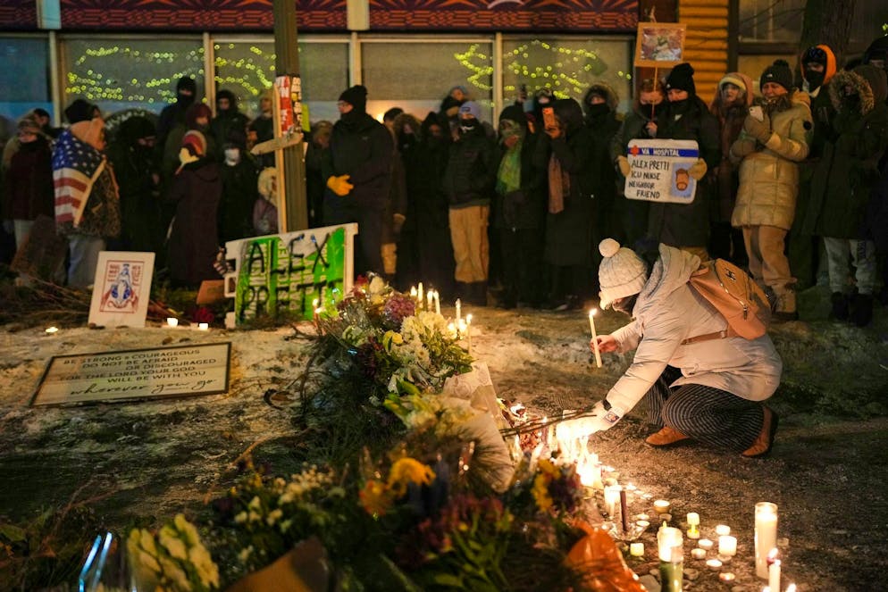 Trump's deportation policy at a turning point? - Gallery. People in Minneapolis mourn Alex Pretti, who was shot dead by federal officials.