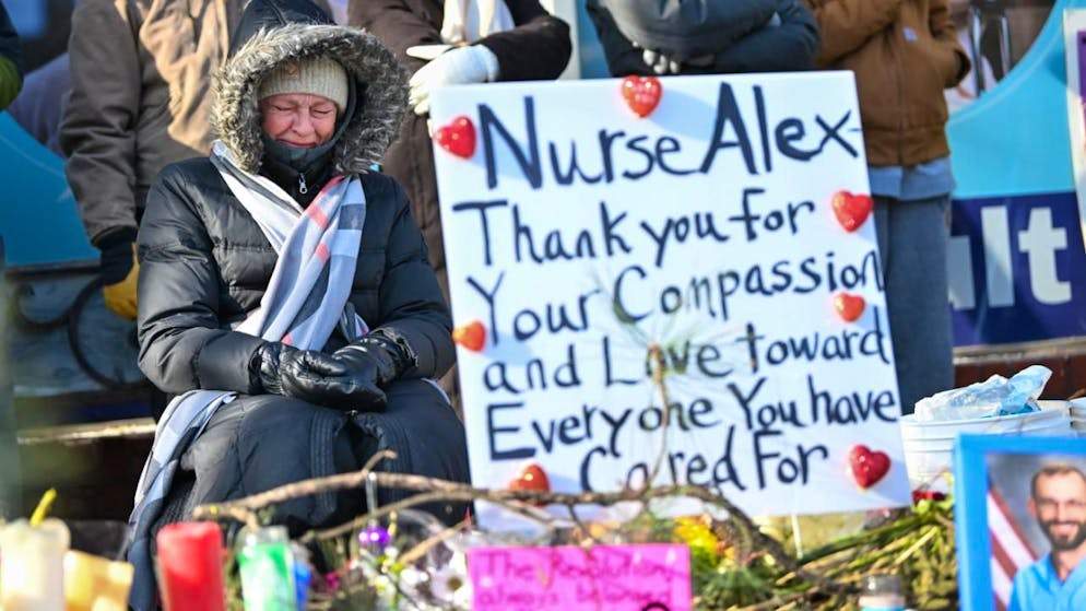 Dans le centre de Minneapolis, près d'un millier de personnes se sont rassemblées pour défiler en hommage à Alex Pretti (archives).