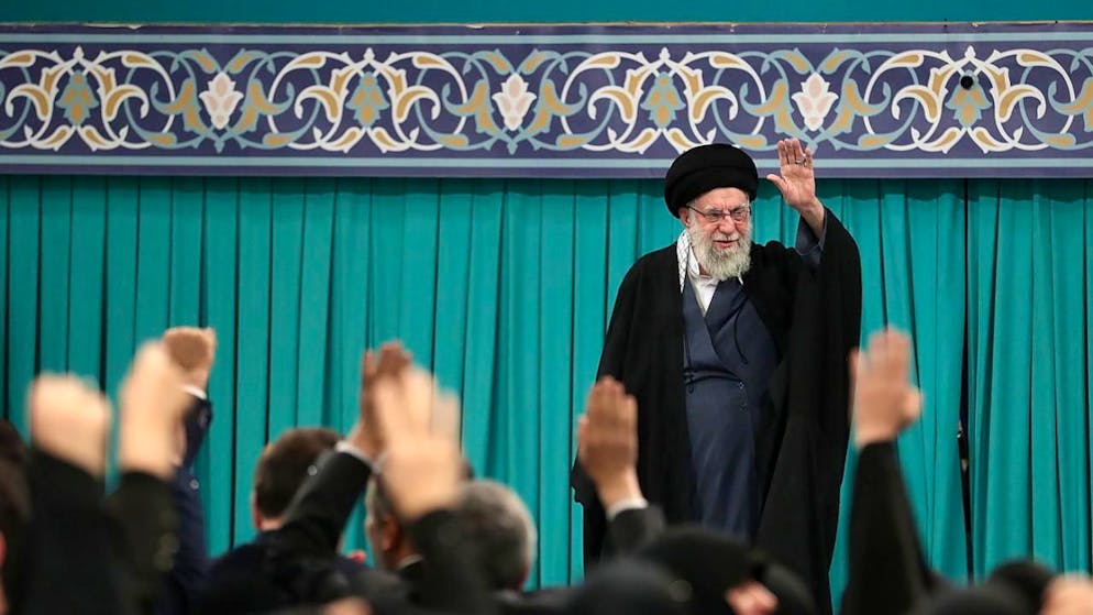 Per Khamenei le proteste vanno schiacciate "con ogni mezzo necessario".