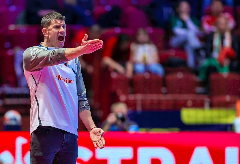 Nati coach Andy Schmid gives clear instructions.