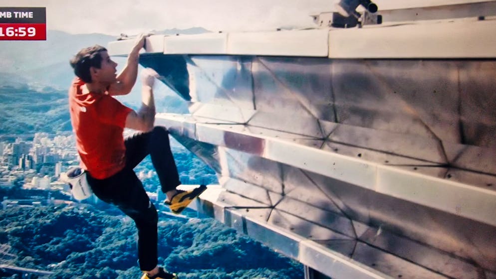 Der schwierigste Teil: Honnold am «Tower» mit seinen  Überhängen, die eine enorme Oberkörperkraft erfordern.