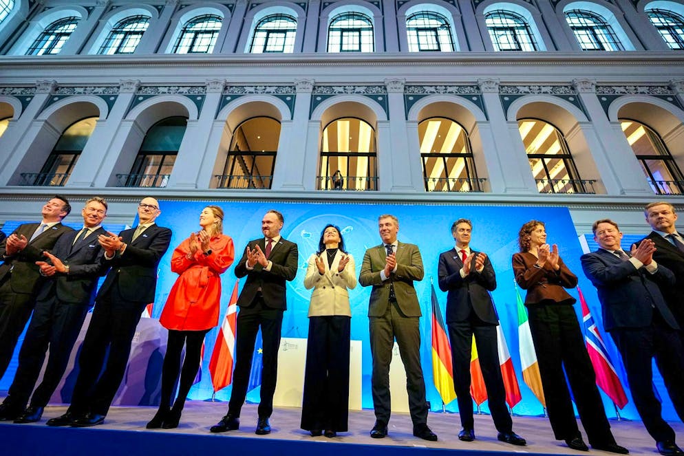 North Sea states push ahead with expansion of wind power - Gallery. Ten countries take part in the third North Sea Summit.