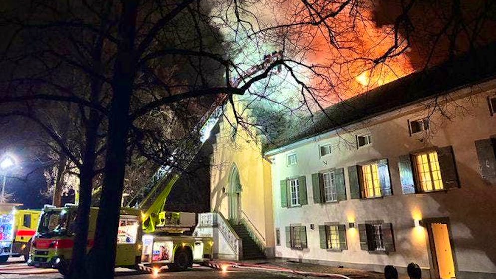 A building in Zurich's old town caught fire on Monday night.