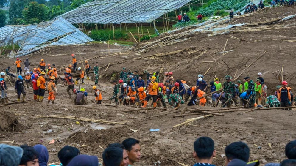 Le glissement de terrain a été provoqué par des pluies torrentielles.